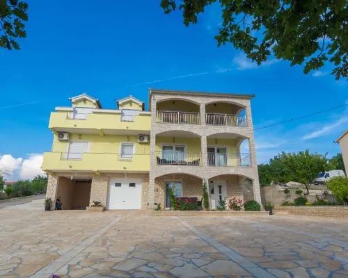 Holiday House Balen With Swimming Pool Hotels in Lisičić