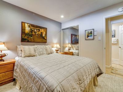 Artists Tahoe Retreat: Pool, Art & Ski Access!