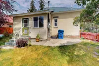 2BR Home w/ Mountain View, W & D, Private Yard - 2-Star