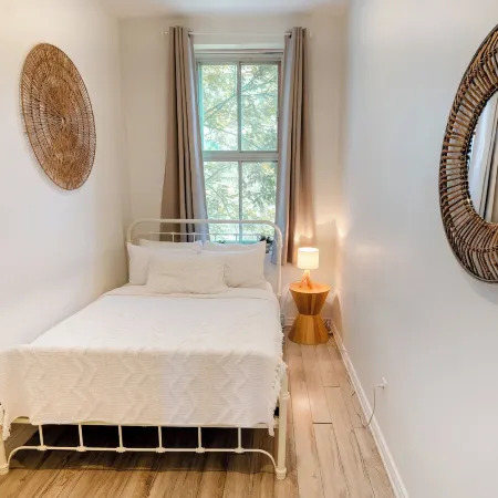 Unique Stays - 3658 Boul. Saint-Laurent Отели рядом с достопримечательностью «Вердан»