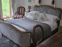 The Lions Den - La Loge Mantilly Hotels in Orne