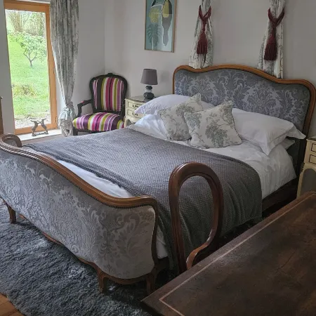 The Lions Den - La Loge Mantilly