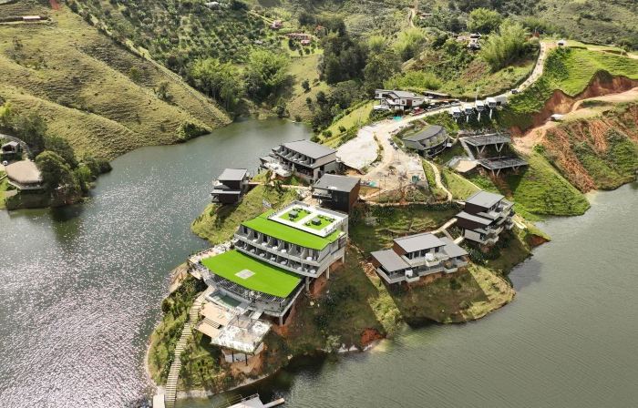 Roka Hotel