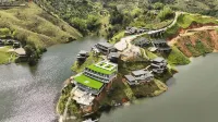 Roka Hotel - 4-Star