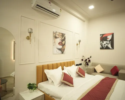 Hotel RJ Nesta Hotels near Statue Circle