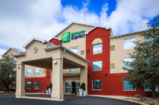 Holiday Inn Express & Suites READING AIRPORT by IHG