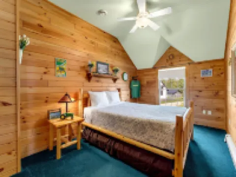 Lakefront Lodge w/ Indoor Hot Tub - Sleeps 19