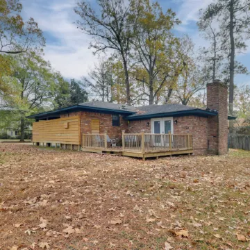 3 Mi to Saracen Landing! Family Getaway w/ Deck