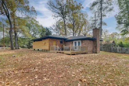 3 Mi to Saracen Landing! Family Getaway w/ Deck