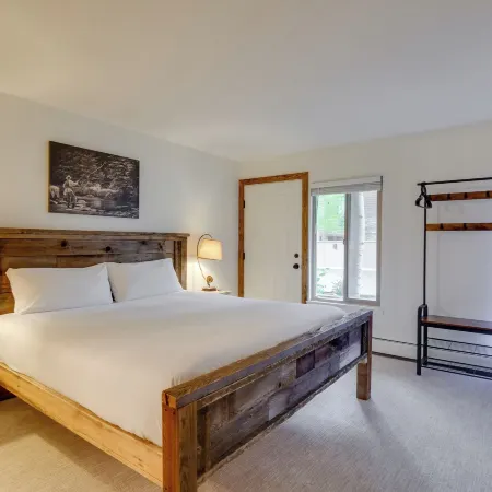 Mountain Meadows Condo Walk to Ski Shuttle!