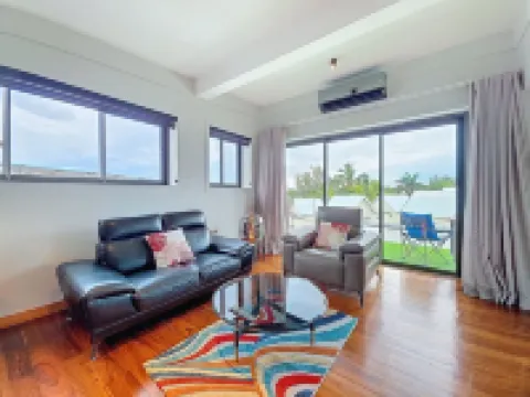 Blue Waves by dodo et Croissant