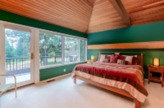 Gourmet Kitchen and Private Hot Tub - Stunning Family Retreat