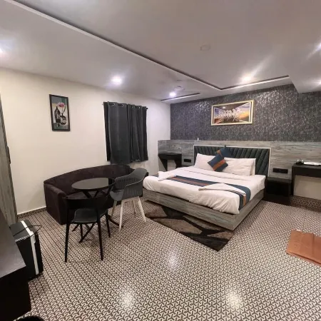 Hotel New Diamond By Glitz Hotels Отели рядом с достопримечательностью «Пляж Версова»