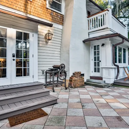 Extraordinary Old Florida Home With Designer Interior & Backyard Treehouse