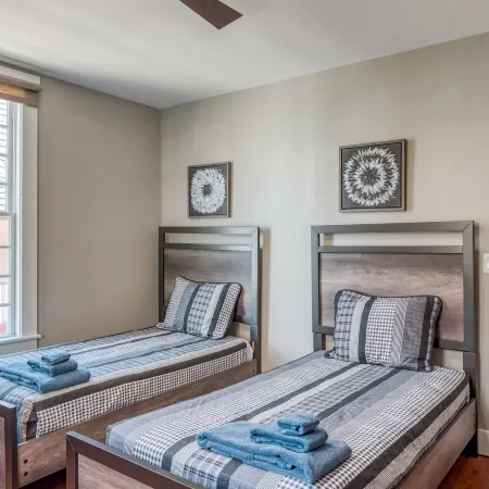 Colonial Quarter Hideaway With Modern Comforts & Balcony - Near the Beach