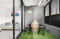 Modern Carlton Living Minutes to CBD - 4-Star