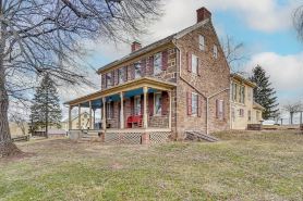 Rural & Historic Detour Escape w/ Horses On-site!