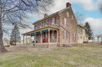 Rural & Historic Detour Escape w/ Horses On-site! - Homestays