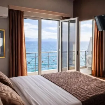 Queens Leriotis Hotel