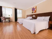 Fenix Hotel Hotels near Avenida Amazonas