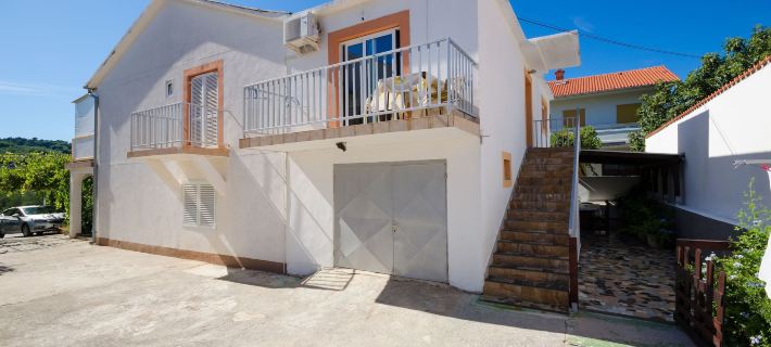 Apartments Elvira Отели в г. Лопар