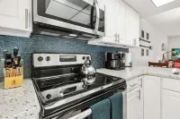 It's A Shore Thing 1 Bedroom Condo by RedAwning - Balkoner