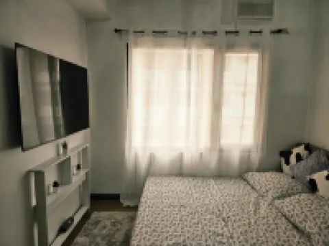 Paseo Verde Las Pinas - Sleeps 2 Adults & 2 Children