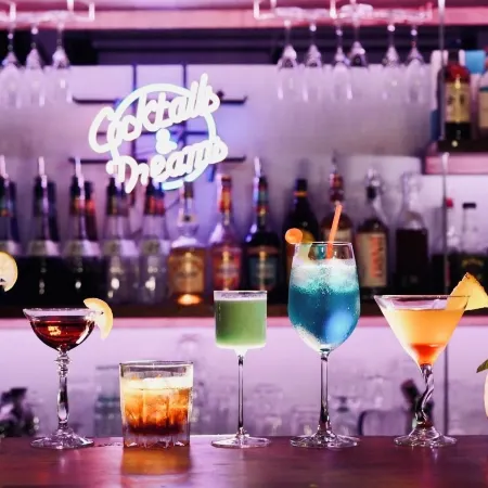 Tug-B Bar & Hostel