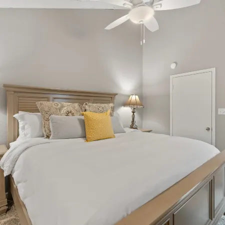 Lakeside condo Retreat in Horseshoe Bay