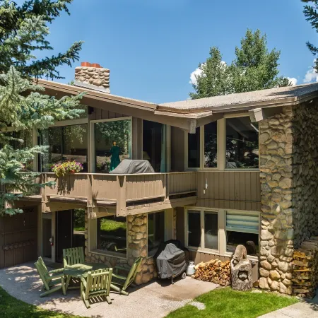 Deluxe 2 Bedroom Apartments at Resort with Outdoor Pool & Hot Tub