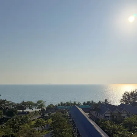 Mercure Rayong Lomtalay Villas & Resort