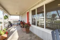 Gassville Group Getaway! Dog-Friendly Home + Yard - 2-Star