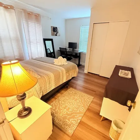 Modern 2Br Home Close to Campus & 10 Min Boston