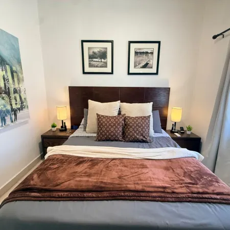 Renovated 1 Bdrm Guest House -Walk to Everything -Bikes -Gym - Pickleball Court