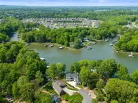 Northshore Landing Hotels in Westport
