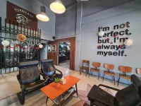 The 8 Factory Hotel Hotels near Wat Chulamani