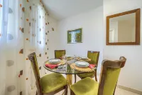 Comfortable apartments Obad, 4 min walk to Znjan beach - 2-Star