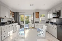 Beverly Hills Main House • 3BR • Hot Tub - Homestays