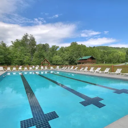 Gorgeous View. Hot Tub. Privacy. Fireplace. Pool & Fishing Access!