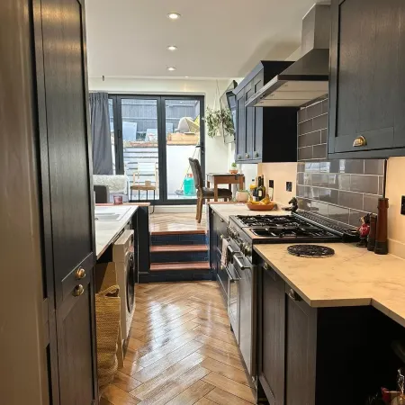 Spacious House in Guildford