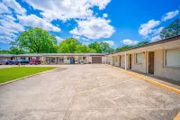 Cypress Inn Motel by OYO West Monroe I-20 - parking