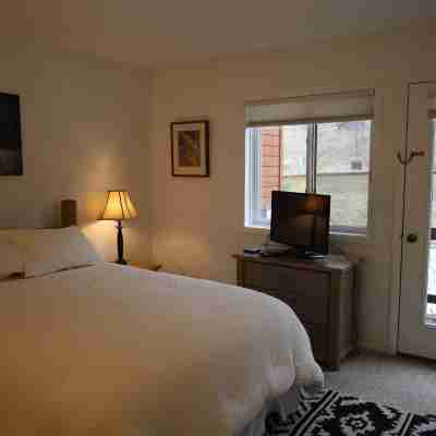 Jackson Luxe: Teton Views & Downtown Vibes 2 Bedroom Townhouse Rooms