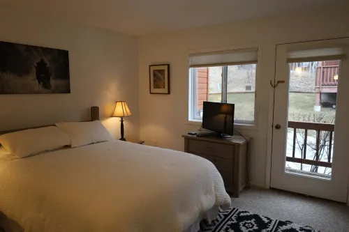 Jackson Luxe: Teton Views & Downtown Vibes 2 Bedroom Townhouse