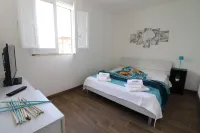 Casa Azzurra Torre dell Orso Stunning Sea View, AC & Free WiFi