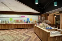 Tru by Hilton Raleigh Durham Airport - breakfast