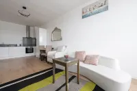 Charming home with gym access in West Bromwich โรงแรมใน