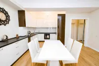 Park & Lake Skyline 1BD flat