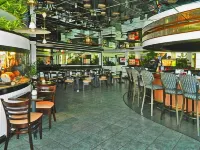 The Beachcomber Beach Resort Hotel - Barer
