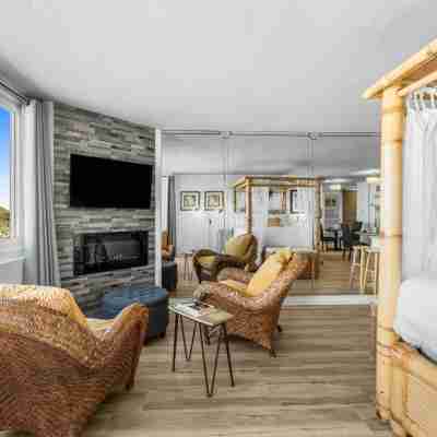 Top of the Gulf 620 Beachfront Couples Retreat Rooms