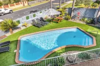 The Palms Apartments - Pools